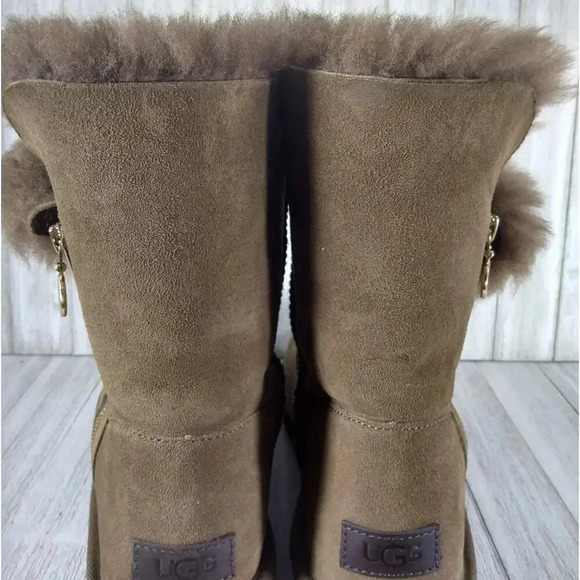 Ugh Bailey Zip Short Shearling Tan Women's 10 - Picture 10 of 16